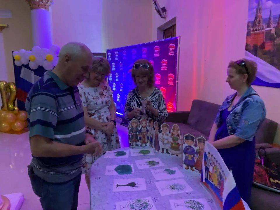 Евгений Поплавский: Сегодня в стенах городского Дворца культуры прошел праздничный концерт ко Дню России Евгений Поплавский: Сегодня в стенах городского Дворца культуры прошел праздничный концерт ко Дню России