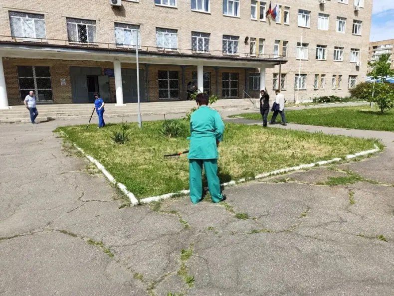 11 июня 2026 года, в рамках проекта «Городская среда», реализуемого Единой Россией , жители Кировского района приняли участие в традиционной экологической акции «Чистый четверг» 11 июня 2026 года, в рамках проекта «Городская среда», реализуемого Единой Россией , жители Кировского района приняли участие в традиционной экологической акции «Чистый четверг»