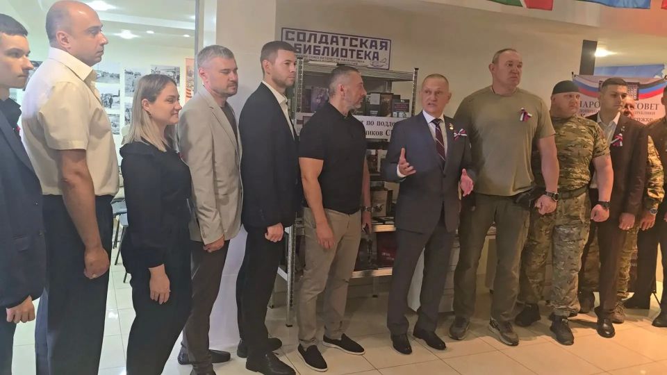 Дмитрий Огилец: Сегодня, в знаменательный праздник - День России, состоялось открытие 20-й Солдатской библиотеки Дмитрий Огилец: Сегодня, в знаменательный праздник - День России, состоялось открытие 20-й Солдатской библиотеки