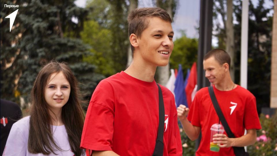 Российский триколор — символ единства и гордости! Российский триколор — символ единства и гордости!