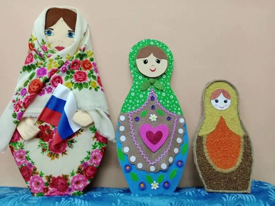 Матрешка- символ России. Активистки Жеснкого движения Единой России организовали по всему Волновахскому МО смотр-демонстрацию матрешек для детей Матрешка- символ России. Активистки Жеснкого движения Единой России организовали по всему Волновахскому МО смотр-демонстрацию матрешек для детей