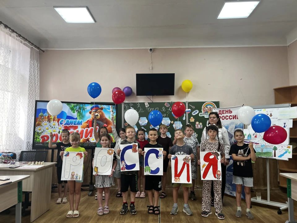 День России. Ежегодно 12 июня отмечается один из главных государственных праздников нашей страны — День России. Этот день напоминает нам о многовековой истории нашей страны, её богатом культурном наследии и выдающихся... День России. Ежегодно 12 июня отмечается один из главных государственных праздников нашей страны — День России. Этот день напоминает нам о многовековой истории нашей страны, её богатом культурном наследии и выдающихся...
