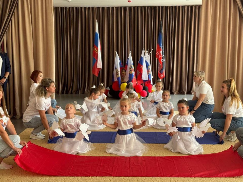 В детском саду № 140 г. Мариуполя прошло патриотическое мероприятие, посвященное Дню России В детском саду № 140 г. Мариуполя прошло патриотическое мероприятие, посвященное Дню России