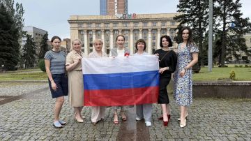 Дорогие соотечественники! Сердечно поздравляю вас с Днём России!