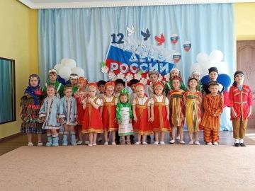 В дошкольном подразделении ГБОУ "Светлодарский УВК г.о. Дебальцево" в преддверии Дня России педагоги провели увлекательное тематическое мероприятие - квест- игру для старших дошкольников под названием "В поисках символов...