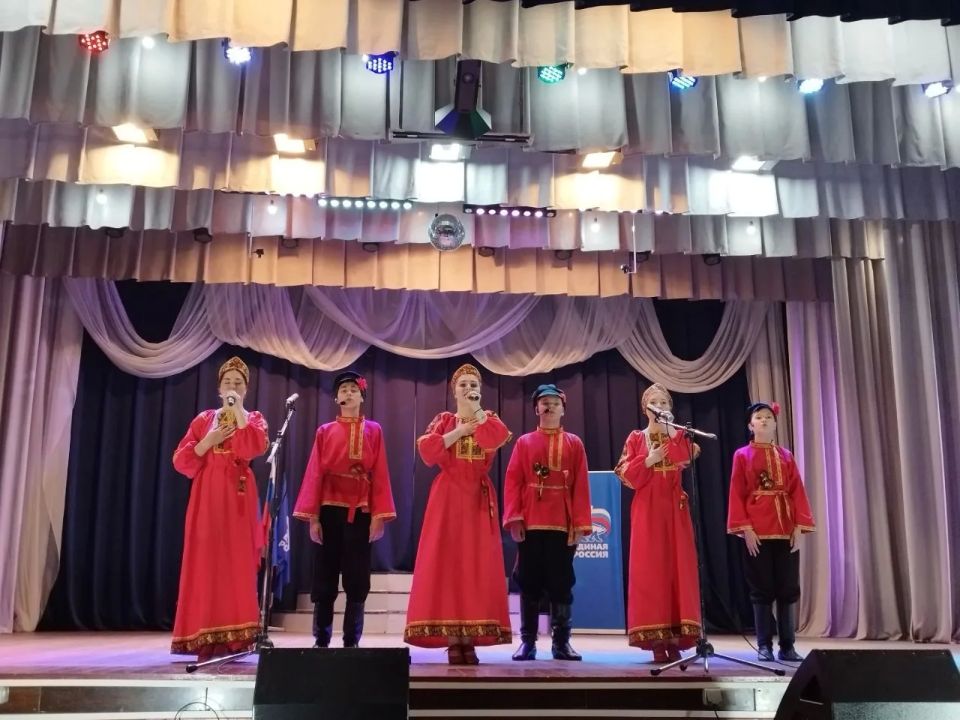Елена Рязанцева: Сегодня, 13 июня, во Дворце культуры «Юбилейный» в рамках проекта «Культура малой Родины» ВПП «Единая Россия» состоялась концертная программа ко Дню России «Краски России» Елена Рязанцева: Сегодня, 13 июня, во Дворце культуры «Юбилейный» в рамках проекта «Культура малой Родины» ВПП «Единая Россия» состоялась концертная программа ко Дню России «Краски России»