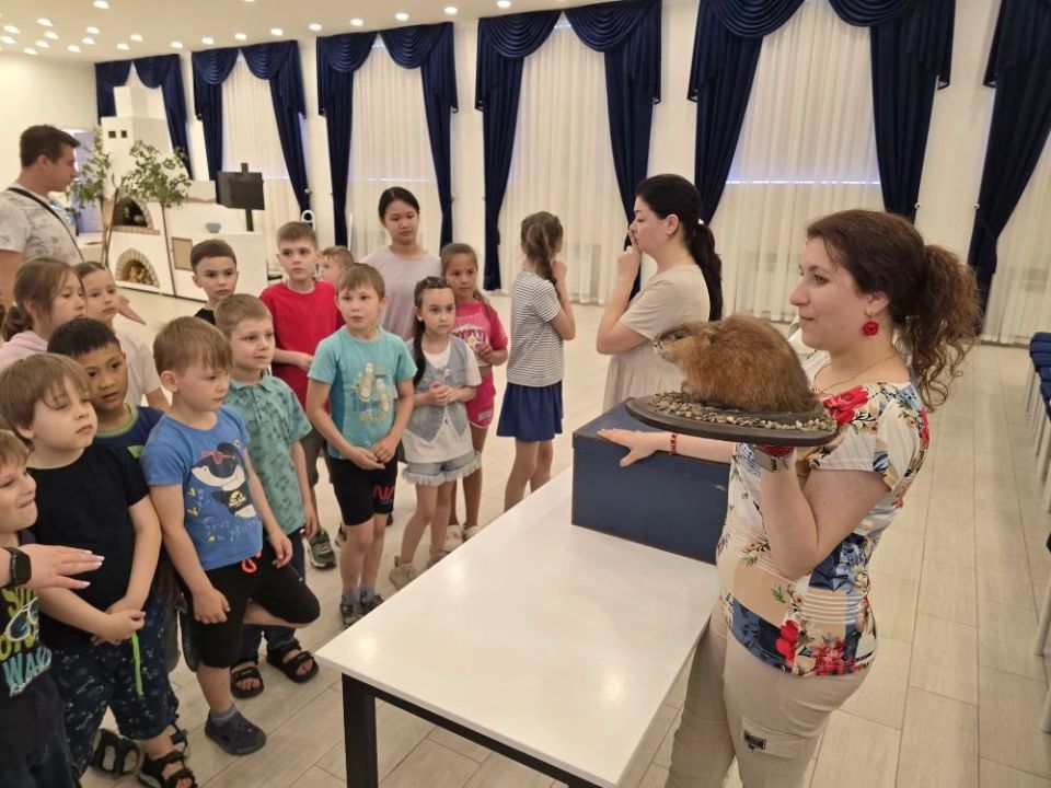 Путешествие в мир сказок. Летние каникулы для детей — это целая вселенная, наполненная безграничными возможностями, яркими впечатлениями и драгоценными воспоминаниями, которые останутся на всю жизнь Путешествие в мир сказок. Летние каникулы для детей — это целая вселенная, наполненная безграничными возможностями, яркими впечатлениями и драгоценными воспоминаниями, которые останутся на всю жизнь