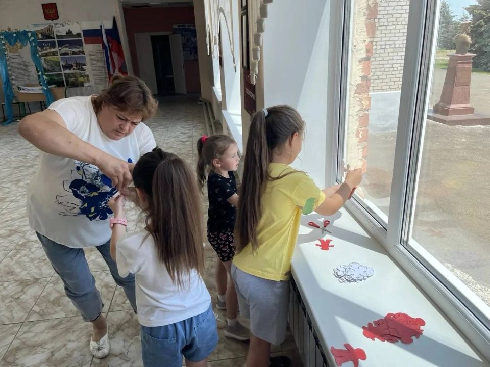 Урзуфская школа — в преддверии Дня России Урзуфская школа — в преддверии Дня России