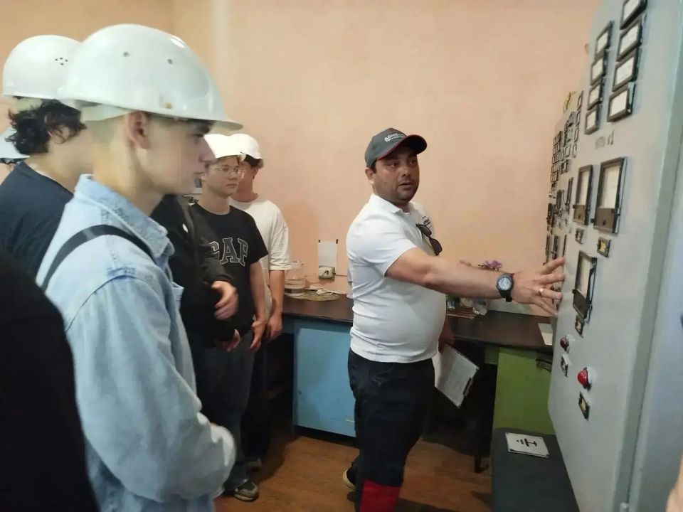 ОТ ТЕОРИИ К ПРАКТИКЕ: ЭКСКУРСИЯ СТУДЕНТОВ НА КОТЕЛЬНУЮ №8 ФИЛИАЛА "ХАРЦЫЗСКТЕПЛОСЕТЬ" ОТ ТЕОРИИ К ПРАКТИКЕ: ЭКСКУРСИЯ СТУДЕНТОВ НА КОТЕЛЬНУЮ №8 ФИЛИАЛА "ХАРЦЫЗСКТЕПЛОСЕТЬ"