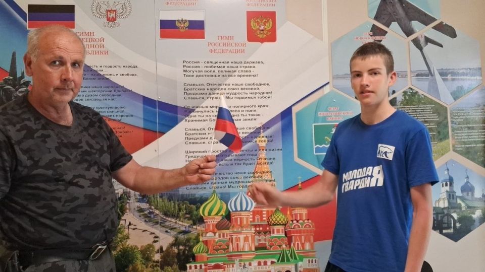 Молодёжка Новоазовска поздравила детей с Днём России! Молодёжка Новоазовска поздравила детей с Днём России!