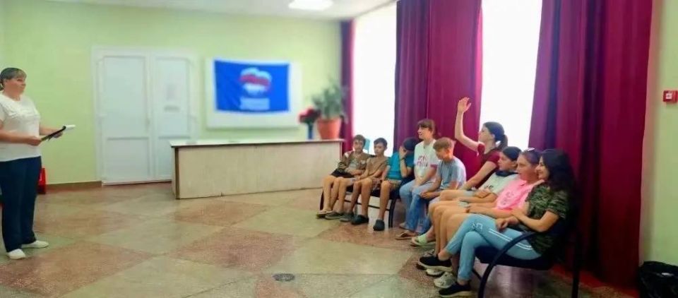 В сельском клубе села Азовское ко Дню России прошла увлекательная квест-игра «Россия — Родина моя» В сельском клубе села Азовское ко Дню России прошла увлекательная квест-игра «Россия — Родина моя»