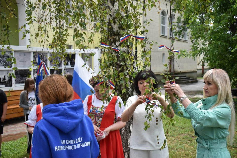 В Амвросиевке прошла акция «Единство народов» В Амвросиевке прошла акция «Единство народов»