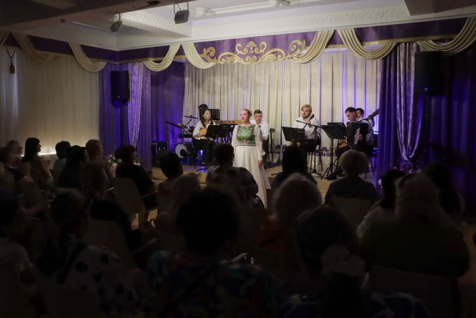В День России в Донецкой филармонии прошел концерт «Я люблю тебя, Россия»