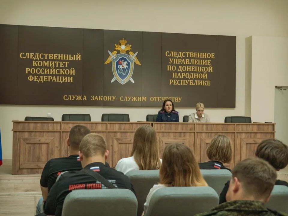 В День России в следственном управлении Следственного комитета Российской Федерации по Донецкой Народной Республике состоялось патриотическое мероприятие для учащихся кадетских классов и участников регионального отделения... В День России в следственном управлении Следственного комитета Российской Федерации по Донецкой Народной Республике состоялось патриотическое мероприятие для учащихся кадетских классов и участников регионального отделения...