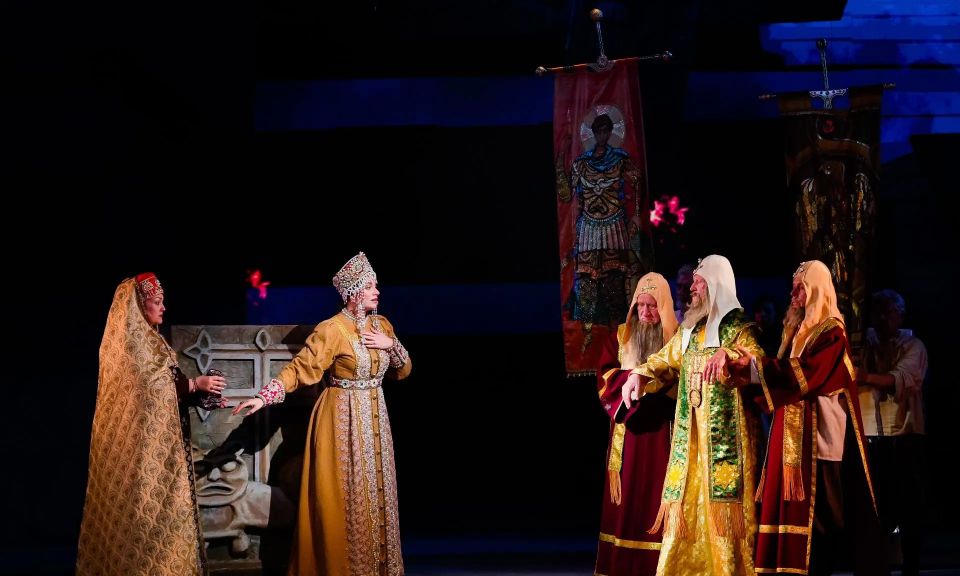 Князь Игорь. В День России сцена Донбасс Оперы наполнилась звуками величественной оперы Александра Бородина «Князь Игорь», ставшей настоящим гимном несгибаемого духа Князь Игорь. В День России сцена Донбасс Оперы наполнилась звуками величественной оперы Александра Бородина «Князь Игорь», ставшей настоящим гимном несгибаемого духа
