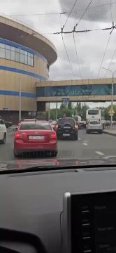 И без того сложный перекресток на Горсаде в Донецке парализовала пробка за бензином