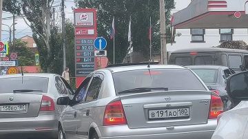 Сообщают о наличии 100-го и 95-го бензина на АЗС "Мостек" возле ЦУМа