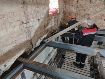 Камчатский край продолжает капитальный ремонт подъезда жилого дома в Светлодарске г.о. Дебальцево