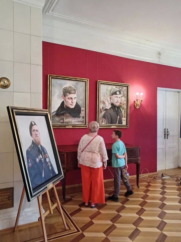 11 июня - ко Дню России и в год единства народов России Донецкий республиканский художественный музей, при поддержке Министерства культуры ДНР, представил гостям и жителям Углича (Ярославская обл.) выставочный проект ... 11 июня - ко Дню России и в год единства народов России Донецкий республиканский художественный музей, при поддержке Министерства культуры ДНР, представил гостям и жителям Углича (Ярославская обл.) выставочный проект ...