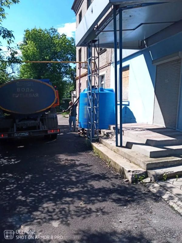 С заботой об округе. На минувшей неделе коллектив коммунального предприятия «Эко-Комфорт-Сервис» продолжал комплексную работу по благоустройству наших населенных пунктов С заботой об округе. На минувшей неделе коллектив коммунального предприятия «Эко-Комфорт-Сервис» продолжал комплексную работу по благоустройству наших населенных пунктов