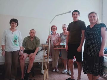 Подруги из Докучаевска навестили раненых бойцов
