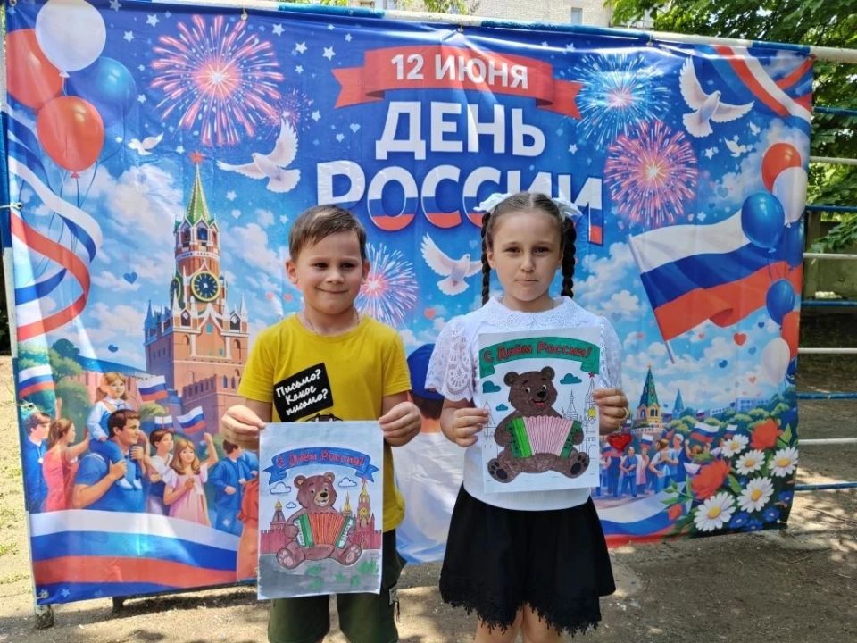В детских садах Докучаевска царила атмосфера патриотизма и творчества! В детских садах Докучаевска царила атмосфера патриотизма и творчества!