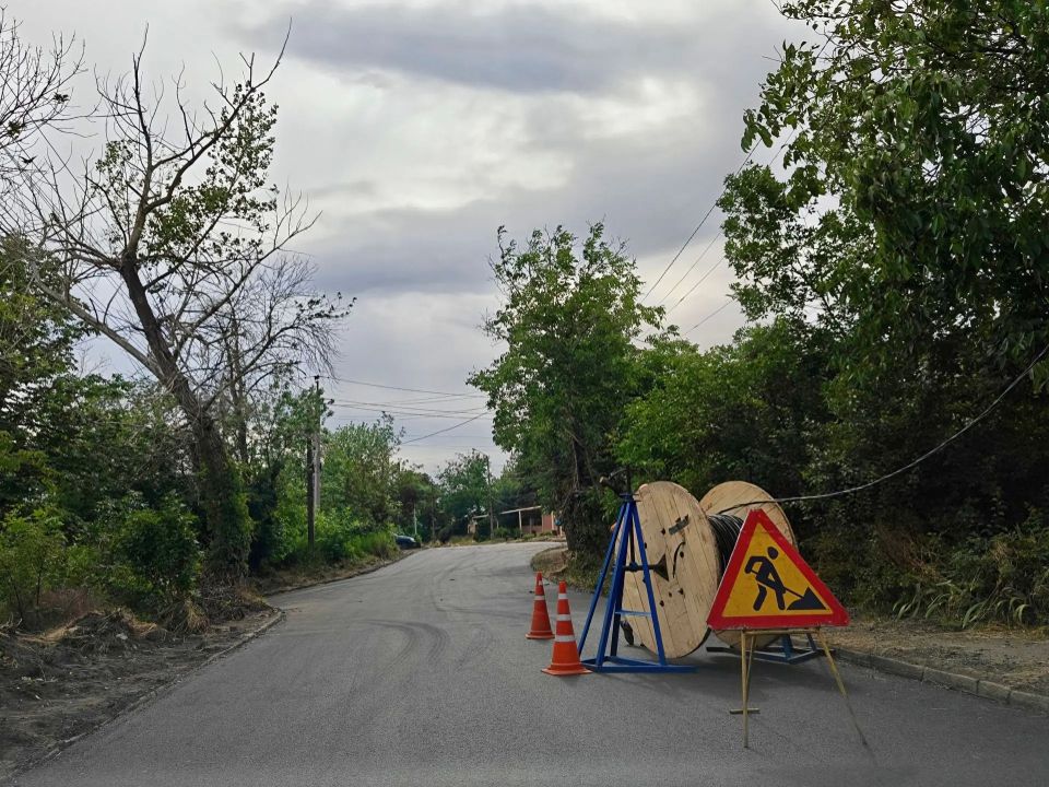 В городском округе Снежное специалистами шеф-региона Самарской области ведутся работы по подключению электроснабжения линии уличного освещения на ул. Гагарина (подъем шахты №10) В городском округе Снежное специалистами шеф-региона Самарской области ведутся работы по подключению электроснабжения линии уличного освещения на ул. Гагарина (подъем шахты №10)