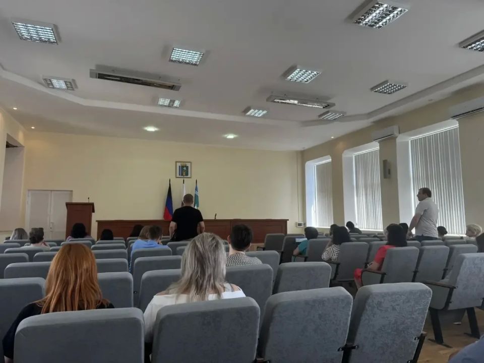 Провел расширенное рабочее совещание Провел расширенное рабочее совещание