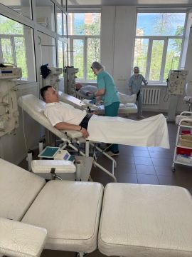 Константин Масников: Во Всемирный день донора крови сдали кровь вместе с министром труда и социальной защиты Алексеем Исаевым