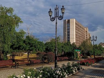 15 июня в Донецке:. переменная облачность, днем кратковременный дождь, гроза