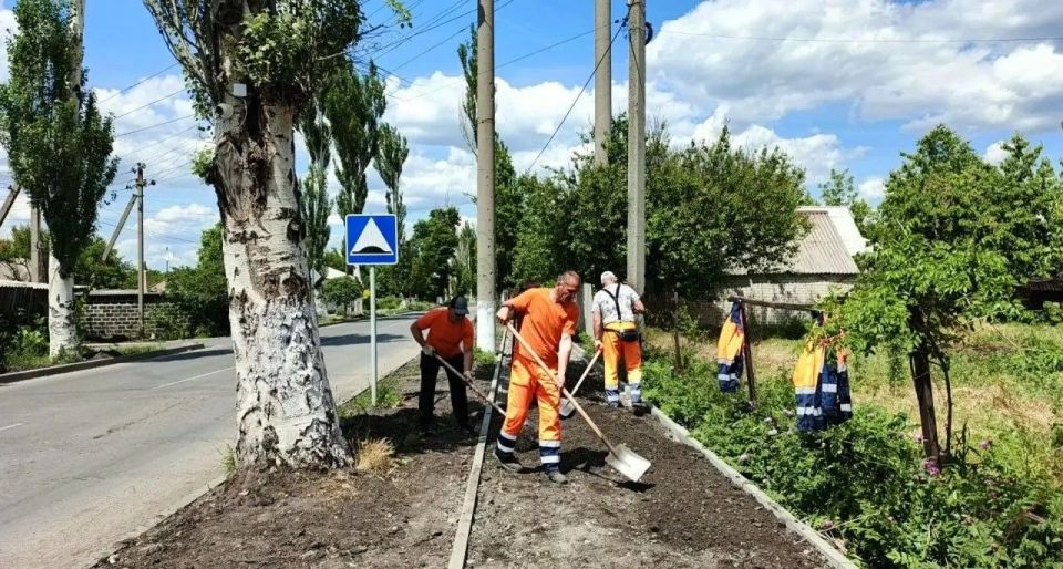 Хабаровский край завершил ремонт дороги по улице Советской в Дебальцево Хабаровский край завершил ремонт дороги по улице Советской в Дебальцево