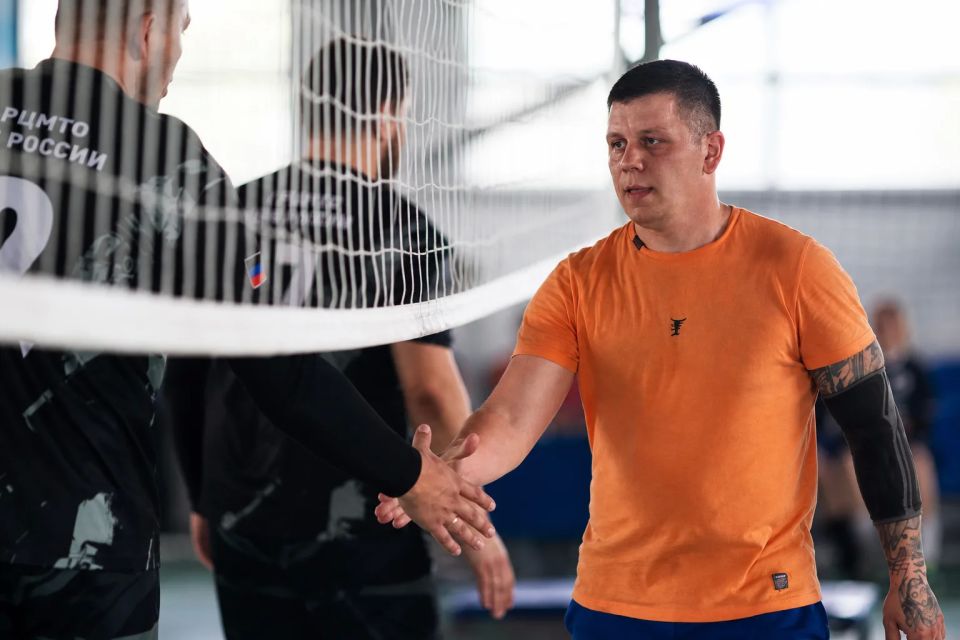 Судебные приставы ДНР приняли участие в турнире по волейболу, посвящённом Дню России Судебные приставы ДНР приняли участие в турнире по волейболу, посвящённом Дню России