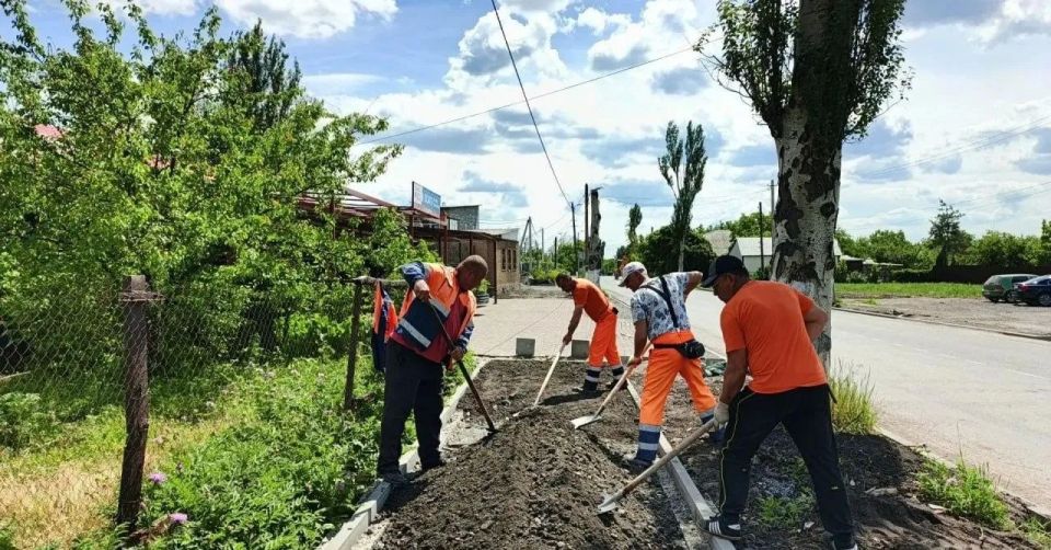 Хабаровский край завершил ремонт дороги по улице Советской в Дебальцево Хабаровский край завершил ремонт дороги по улице Советской в Дебальцево
