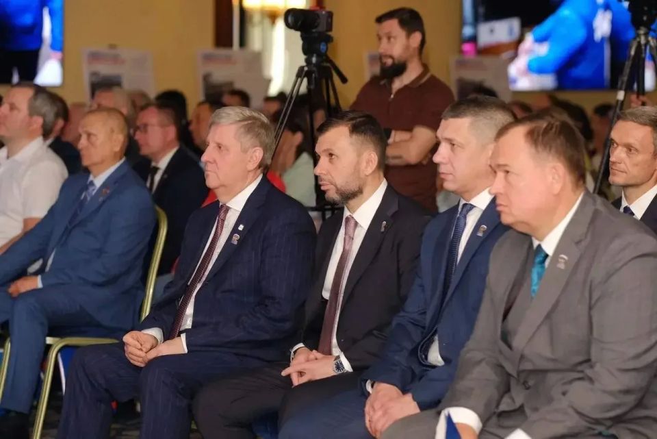 Евгений Поплавский: Вместе с активом Харцызского местного отделения «Единой России» принял участие в VI Конференции Донецкого регионального отделения партии Евгений Поплавский: Вместе с активом Харцызского местного отделения «Единой России» принял участие в VI Конференции Донецкого регионального отделения партии
