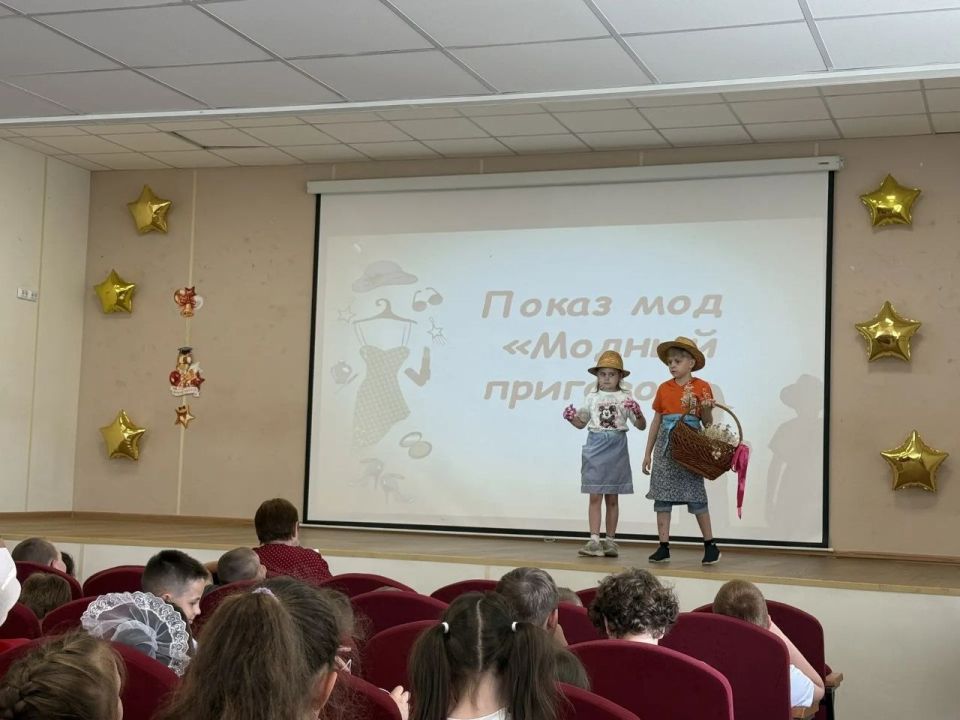 Наталья Великодная: 16 июня в пришкольном лагере «Чайка» Тельмановской гимназии прошел «Модный приговор» Наталья Великодная: 16 июня в пришкольном лагере «Чайка» Тельмановской гимназии прошел «Модный приговор»
