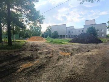 Продолжаются работы по благоустройству парка культуры и отдыха в г. о. Иловайск