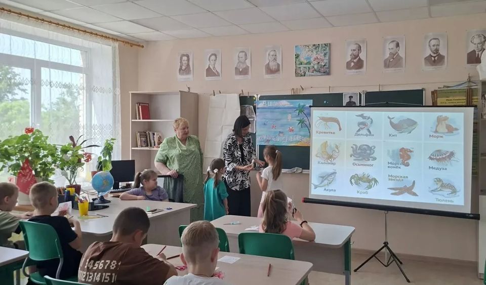 Для детей пришкольного детского оздоровительного лагеря «Солнышко» проведён экологический праздник «Всемирный день океанов», который отмечается ежегодно 8 июня и призван привлечь внимание к роли Мирового океана в жизни... Для детей пришкольного детского оздоровительного лагеря «Солнышко» проведён экологический праздник «Всемирный день океанов», который отмечается ежегодно 8 июня и призван привлечь внимание к роли Мирового океана в жизни...