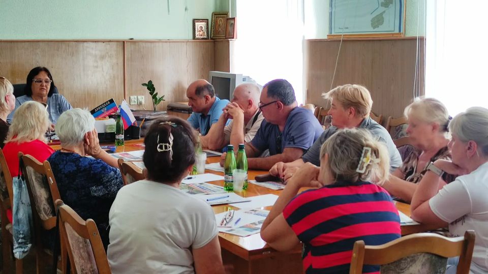 Начальник Комсомольского территориального отдела Администрации Старобешевского муниципального округа, провела встречу с жителями города Комсомольское Начальник Комсомольского территориального отдела Администрации Старобешевского муниципального округа, провела встречу с жителями города Комсомольское