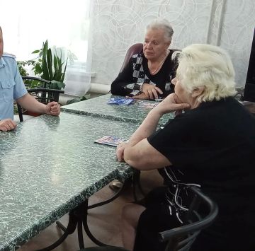 Профилактическая беседа в отделении дневного пребывания: как защитить себя от мошенников