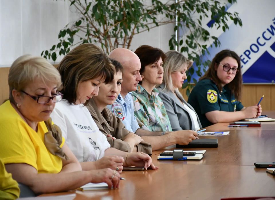 15 июня под председательством заместителя главы администрации городского округа Дебальцево Глебова Евгения Юрьевича прошло заседание комиссии по предупреждению и ликвидации чрезвычайных ситуаций и обеспечению пожарной... 15 июня под председательством заместителя главы администрации городского округа Дебальцево Глебова Евгения Юрьевича прошло заседание комиссии по предупреждению и ликвидации чрезвычайных ситуаций и обеспечению пожарной...