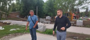В рамках реализации программы Комплексного развития сельских территорий и партийного проекта «Городская среда» партии «Единая Россия» председатель Тельмановского муниципального совета Дмитрий Липчанский провёл мониторинг...