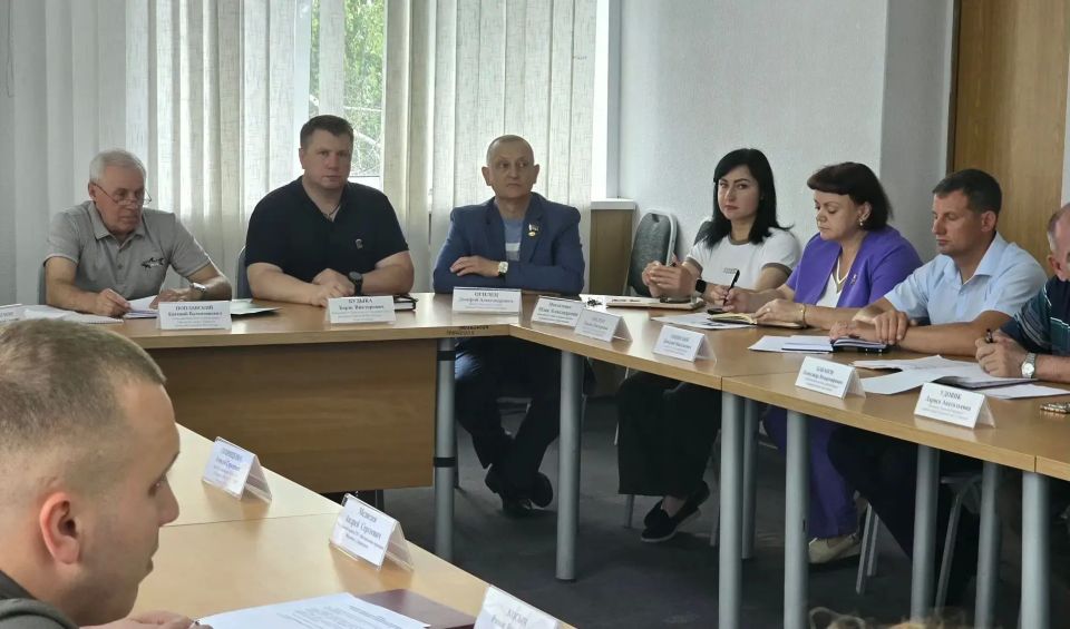 Дмитрий Огилец: Принял участие в аппаратном совещании с участием руководителей всех структурных подразделений городского округа Харцызск Дмитрий Огилец: Принял участие в аппаратном совещании с участием руководителей всех структурных подразделений городского округа Харцызск
