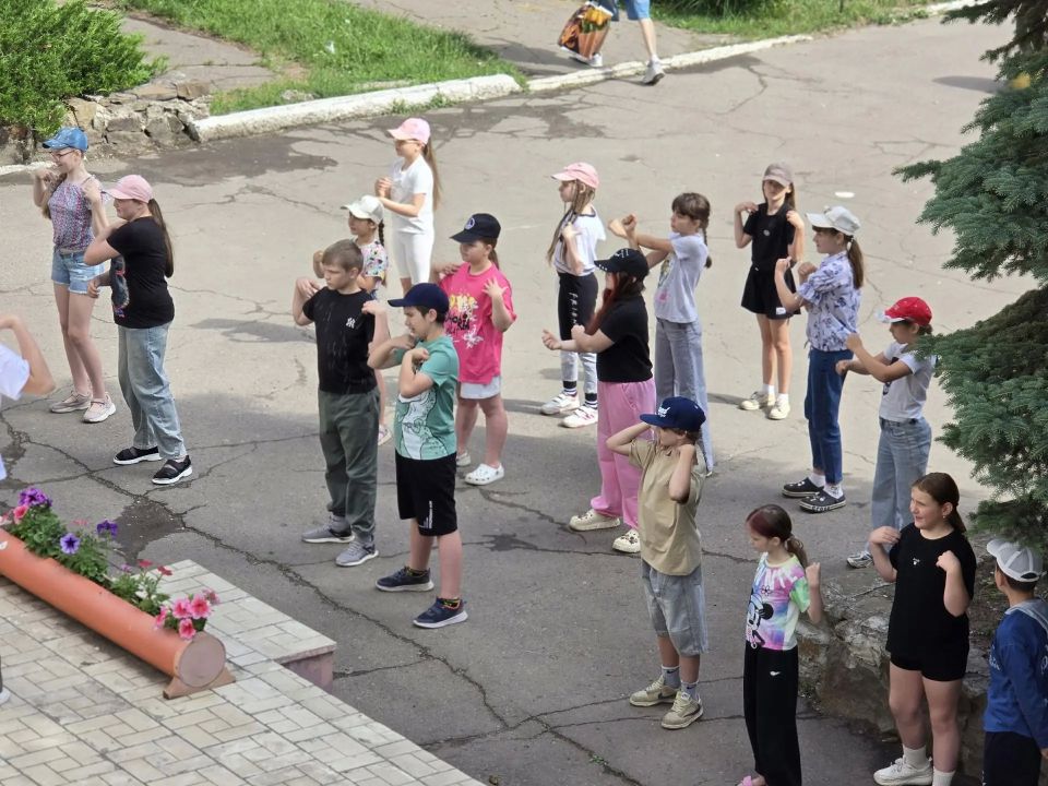 На летней досуговой площадке МБУДО «Харцызский центр детско-юношеского творчества» прошел День Индии На летней досуговой площадке МБУДО «Харцызский центр детско-юношеского творчества» прошел День Индии
