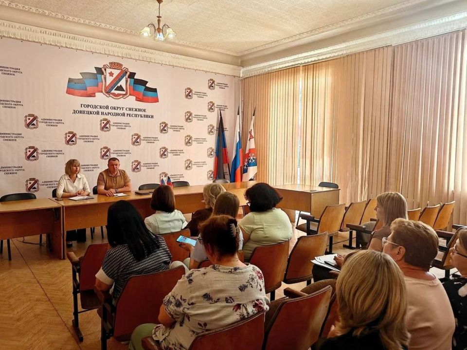 В рамках Народной программы «Единой России» в Снежном продолжается благоустройство общественной территории В рамках Народной программы «Единой России» в Снежном продолжается благоустройство общественной территории