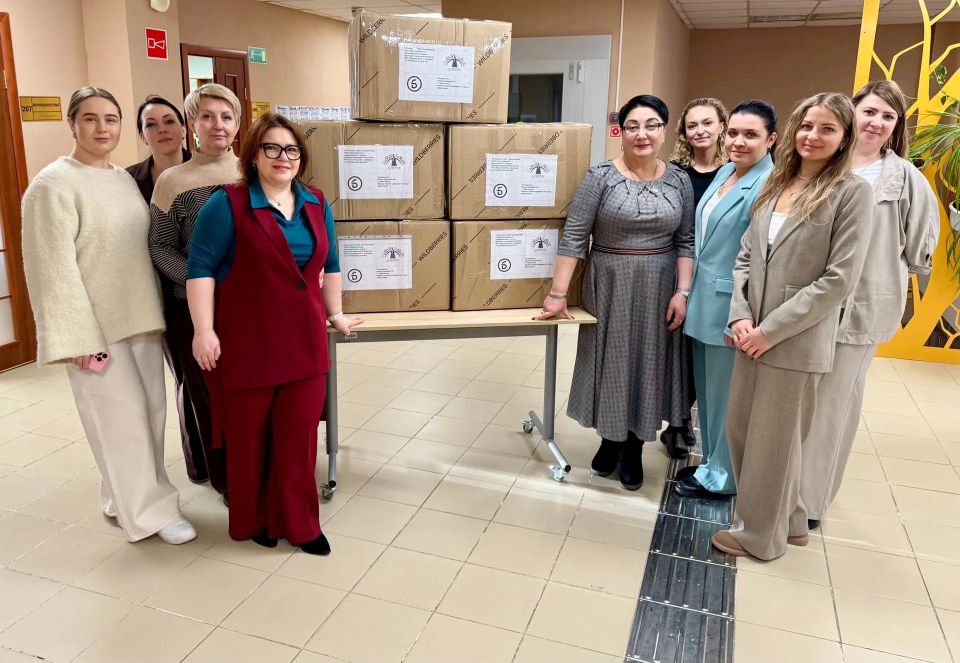 Более 300 кг гуманитарной помощи центр «Доверие» ЯНАО отправил в Волновахский округ за год Более 300 кг гуманитарной помощи центр «Доверие» ЯНАО отправил в Волновахский округ за год