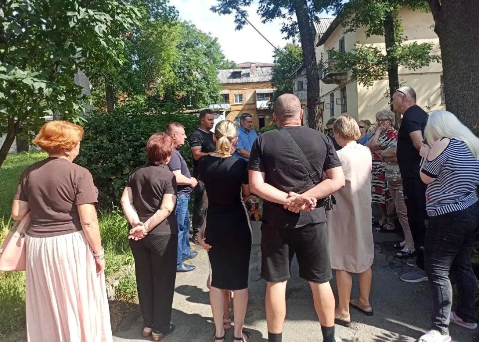 Иван Адамец: Совместно с депутатом горсовета Эдуардом Момотом провели встречу с жителями у дома № 11/2 по улице 60-летия СССР