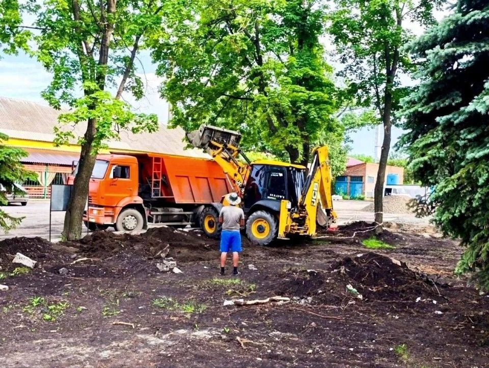 В рамках Народной программы «Единой России» в Снежном продолжается благоустройство общественной территории В рамках Народной программы «Единой России» в Снежном продолжается благоустройство общественной территории