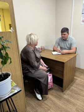 Сегодня, 16 июня Глава муниципального образования городской округ Торез Чесноков А.В. провел прием членов семей погибших бойцов участников СВО в Межмуниципальном отделении «г.о. Торез» Филиала Государственного фонда...