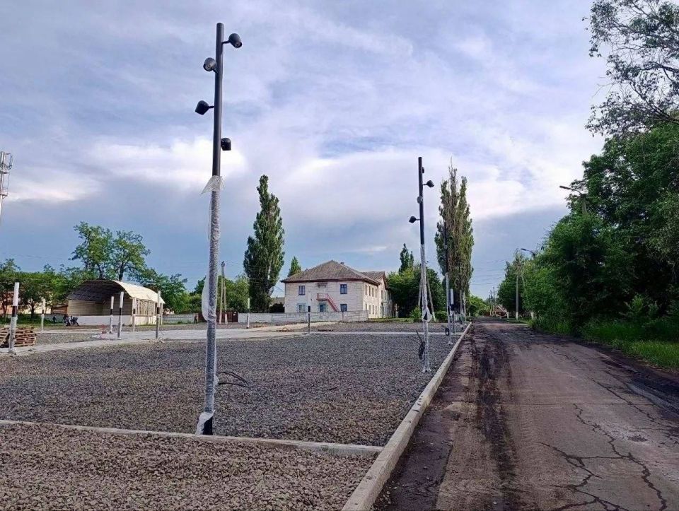 В рамках Народной программы «Единой России» в Снежном продолжается благоустройство общественной территории В рамках Народной программы «Единой России» в Снежном продолжается благоустройство общественной территории