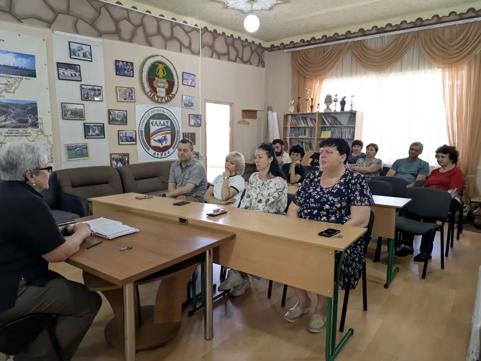 Заместитель главы Администрации Старобешевского муниципального округа Вера Немилостивая провела встречу с трудовым коллективом Дворца культуры им. Паши Ангелиной Заместитель главы Администрации Старобешевского муниципального округа Вера Немилостивая провела встречу с трудовым коллективом Дворца культуры им. Паши Ангелиной